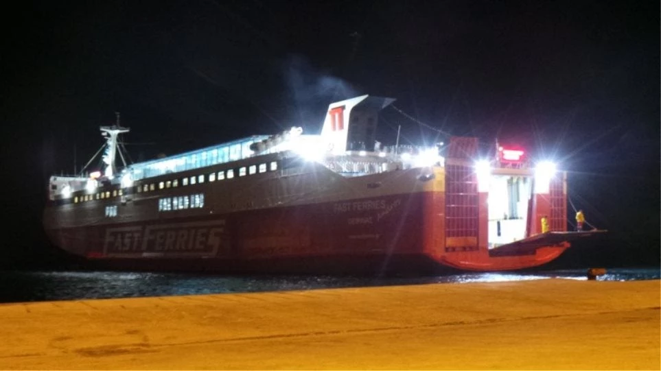 Επιστρέφει στη Ραφήνα το «FAST FERRIES ANDROS» λόγω μηχανικής βλάβης